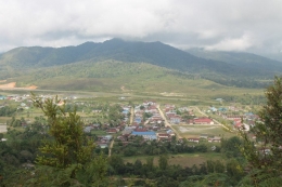 Desa Long Bawan dari Puncak Bukit Yuvai Semaring Krayan – doc Pribadi Hendra M