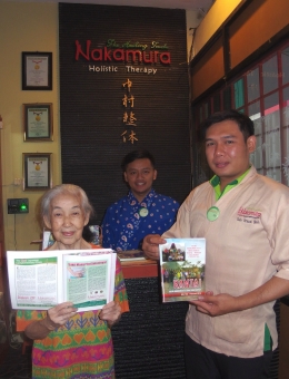 Bersama Majalah Rantai serta Terapist Nakamura yang memberikan pemijatan yang memuaskan. 
