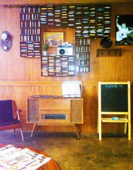 interior antik Backyard Cafe , jalan Dago 145 Bandung
