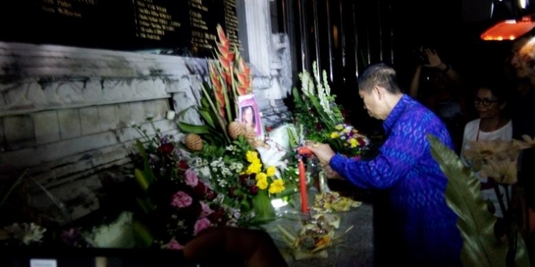 Karangan bunga di depan monumen bom Bali. Kompas.com