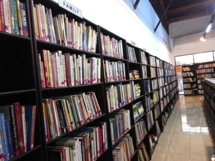 Tempat Berburu Buku  Impor Bandung oleh Fina Fitriana R  Tempat Berburu Buku  Impor Bandung oleh Fina Fitriana R