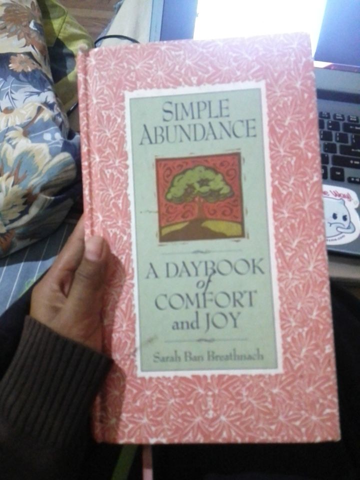 Buku Simple Abundance yang saya beli di The Books. Dok.pribadi
