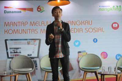 Fajar Nugra Stand Up Comedi pada sesi terakhir diskusi (dokpri)