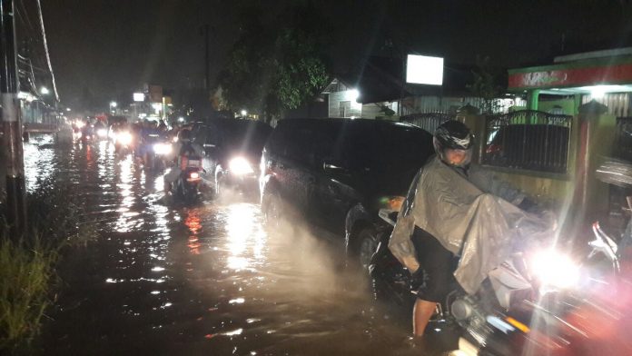 Kondisi banjir di Kota Medan. (Sumber : sumut24.co)