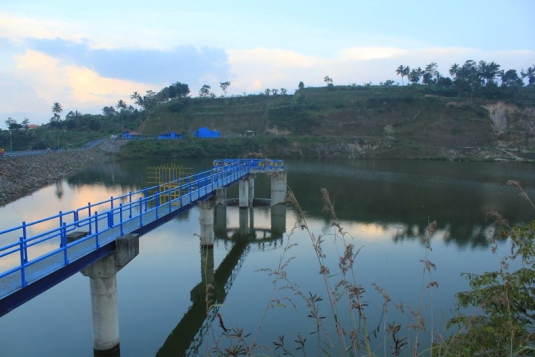 Waduk Gonggang dibangun untuk mengurangi banjir serta meningkatkan intensitas air saat kemarau di daerah Magetan sekitanya.