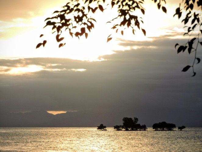Sunset di Teluk Natewa (Dok. Cech)