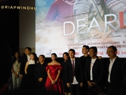 Para pemeran utama, pemeran pendukung, sutradara, dan produser film dalam Meetn N Greet film Dear Love (foto:dokpri)