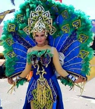 Salah satu peserta karnaval dgn busana yang unik-2. Foto DOKPRI
