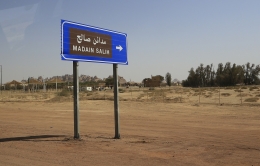 Penunjuk arah menuju situs Madain Saleh | dokpri