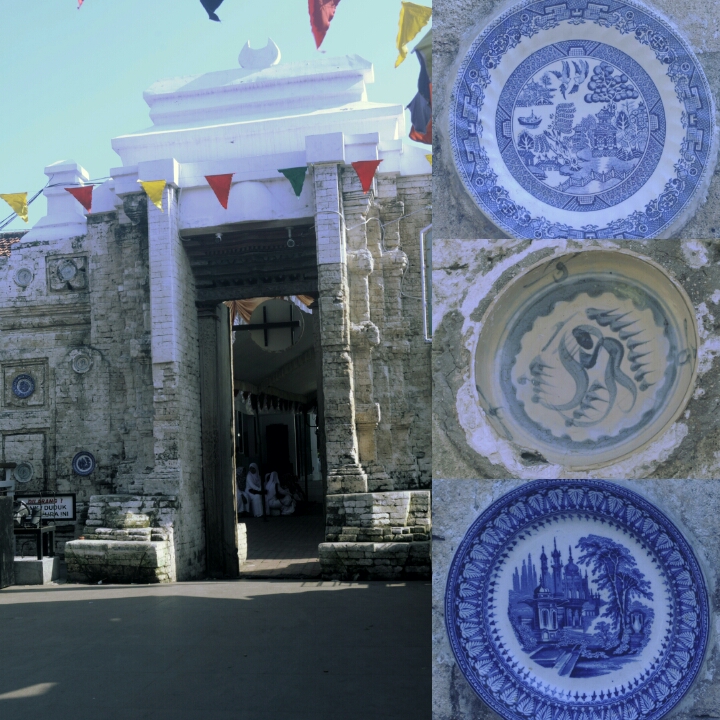 Gerbang tengah menuju Makam Sunan Bonang dan keramiknya. foto: dokumen pribadi