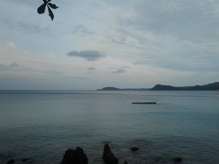 Pantai Gapang Sabang di senja hari. Foto ini terambil dari Gapang Resort.