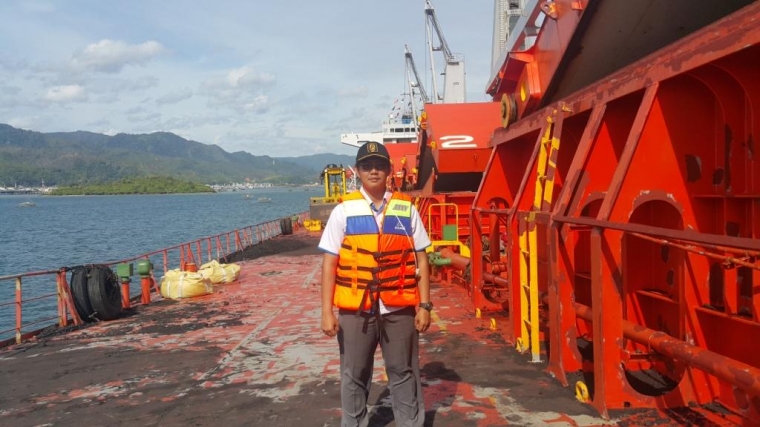 Pekerjaan Berbahaya Ini Tidak Menyurutkan Semangat Kami Pekerjaan Berbahaya Ini Tidak Menyurutkan Semangat Kami