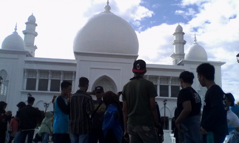 Destinasi Wisata yang baru berupa Wisata Religi di Masjid Agung Osman Al-Khair. Foto 1 dok. Petrus Kanisius