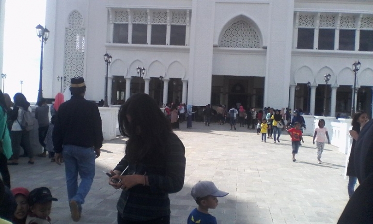 Destinasi Wisata yang baru berupa Wisata Religi di Masjid Agung Osman Al-Khair. Foto 2 dok. Petrus Kanisius