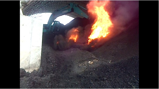 Proses Pemadaman di titik Self Combustion (Sumber: Dokumentasi Pribadi)