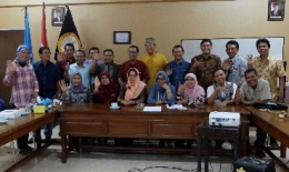 Ikatan Keluarga Alumni Stikosa/AWS saat Munas, giliran kirim foto untuk alumni di Jakarta