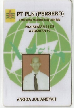 Saya melampirkan foto prajabatan karena saya belum mendapat ID Card dari PT. PLN (Persero) Wilayah Riau dan Kep. Riau.