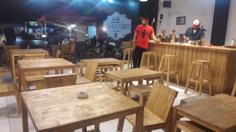 Suka bangku kayunya (Sumber; Dok.Pribadi)
