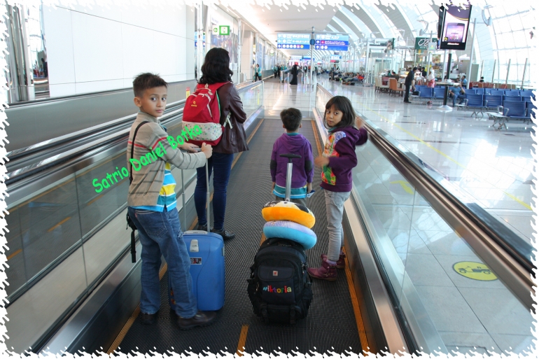 kami jalan-jalan dulu di bandara Dubai (foto:dokpri)