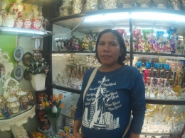 Noviyanti Silitonga, Pemilik Toko Keramik Import 