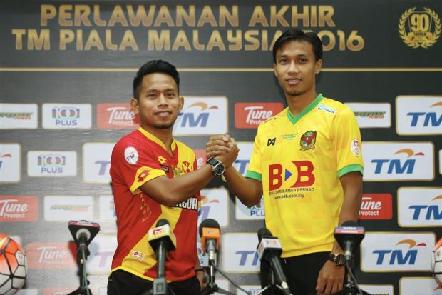 (Andik bersama kapten Kedah jelang final / sumbee dokumentasi : thestar.com.my)