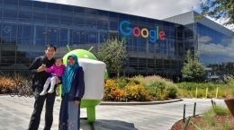 Jay bersama istrinya di markas Google (Catatan Andreas Senjaya)