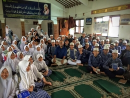 Berbagi pengalaman hidup di depan santri SMP/SMA Pesantren Al Qur'an Baabussalam | Foto: Intan Rosmadewi