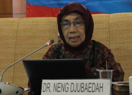 Menurut Dr. Neng Djubaedah, berdasarkan landasan Ketuhanan Yang Maha Esa, maka tak boleh ada sikap merendahkan agama di Indonesia.