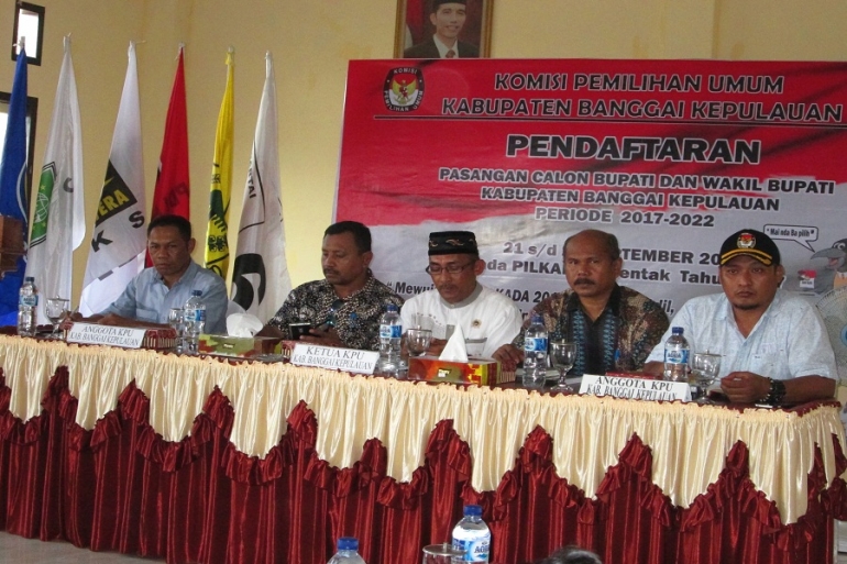 Pendaftaran calon di KPU Bangkep. FOTO: ist