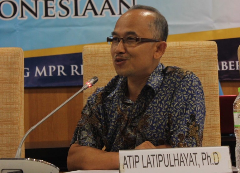 Pakar HAM, Atip Latipulhayat, Ph.D., menegaskan bahwa Indonesia tidak perlu meniru Barat dalam mengejawantahkan nilai-nilai HAM.