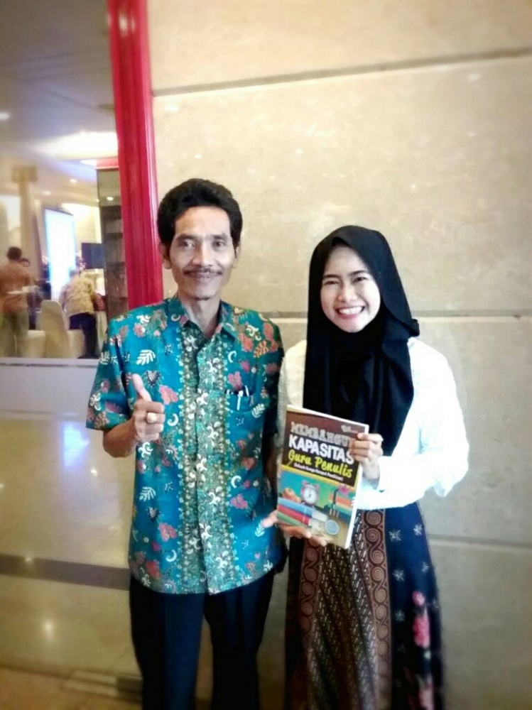 Bersama Pak Sawali Tuhusetya