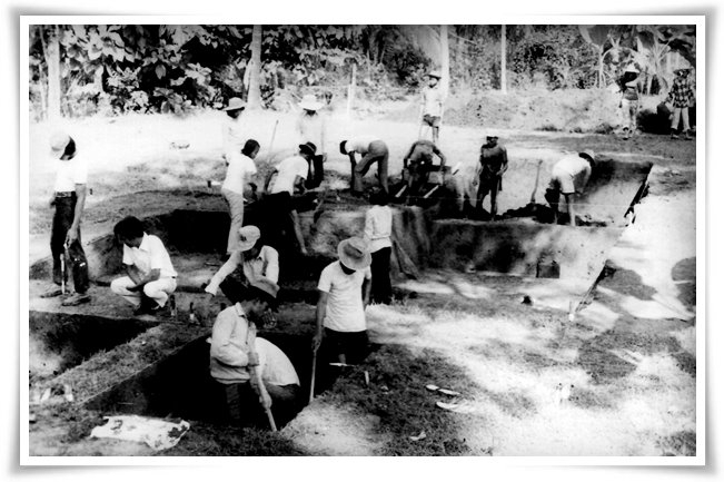 Mahasiswa arkeologi sedang melakukan kuliah lapangan (Dok. Edhie Wurjantoro)