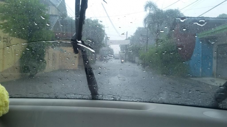 Berkendara Saat Hujan (foto: dok. Pribadi)