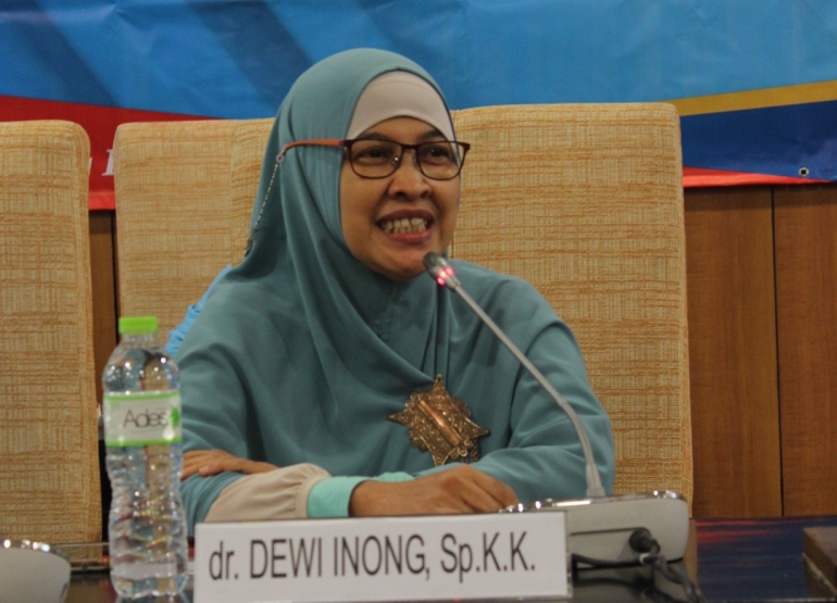 Dewi Inong memperingatkan bangsa Indonesia agar tidak terkecoh dengan berbagai mitos seputar homoseksualitas.
