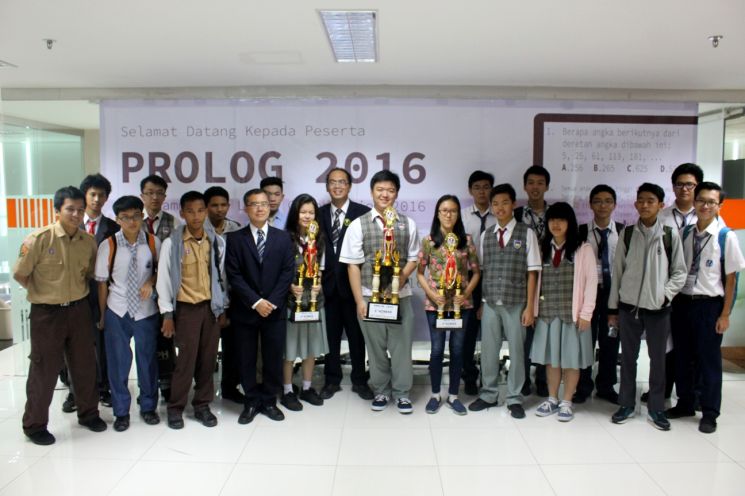 prolog-2016-3-58213768147b61d471188766.jpg