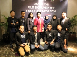 Ini dia sutradara film finalis Eagle Awards 2016 berfoto bersama Menkes RI, di Cinema XXI, Plaza Indonesia, Jakarta, Selasa (18/10/2016).