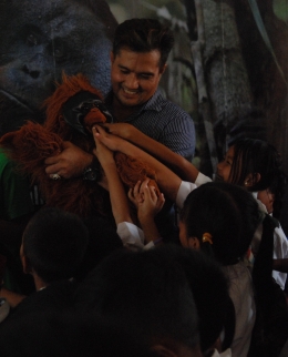 Puppet Show (panggung boneka) tentang orangutan sebagai kampanye penyadartahuan satwa dilindungi. Foto dok. Yayasan Palung