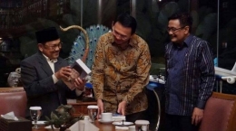 Ahok, BJ Habibie dan Djarot Dalam Sebuah Kesempatan Pertemuan (Sumber Gambar : Tribunnews.com)