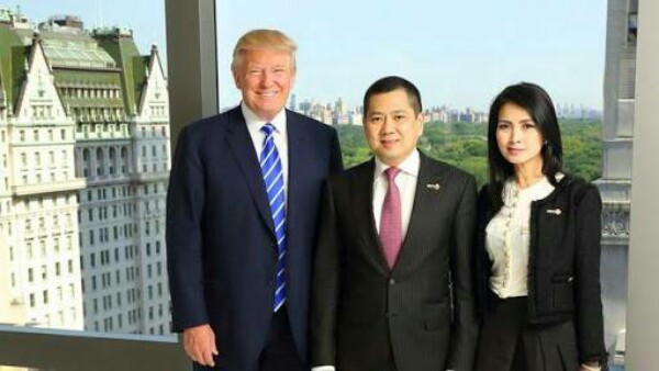 Foto bersama antara Donald Trump dan Hary Tanoesoedibjo beserta istri di Amerika Serikat (CNN Indonesia)