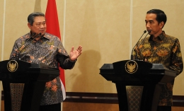 SBY dan Jokowi, Dalam Sebuah Panggung (Sumber Gambar : Jambur.com)