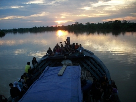 Menjelang sunset di Sungai Batanghari