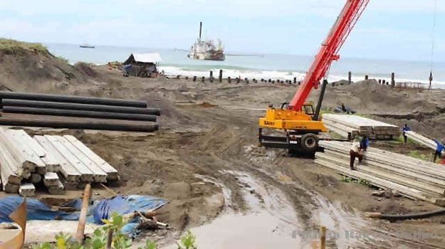 Aktivitas penambangan pasir di Serang Banten yang memicu polemik antara pemerintah, masyarakat dan penambang karena menimbulkan kerusakan lingkungan maupun merugikan masyarakat sekitar. (dok Rimanews.com)
