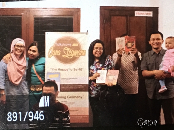 Konek; mbak Avy, mbak Indri, Sam, Yunan dan Agung (dok.repro Canon Gana)