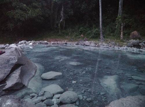 Kolam pemandian dan terapi air panas Soka Boba. Foto: Roman Rendusara