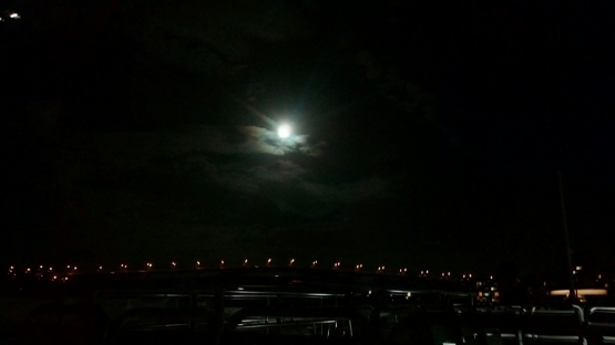 Supermoon diatas jembatan