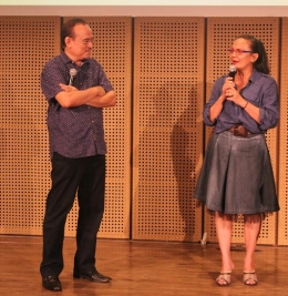Christine Hakim (kiri) aktingnya sudah tidak diragukan lagi setelah membintangi film di film Tjoet Nja’ Dhien karya sutradara Eros Djarot (foto kanan). (sumber foto: Trie yas/aka.lanang).