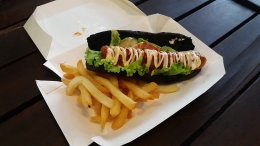 Hot dog hitam (dok.yayat)