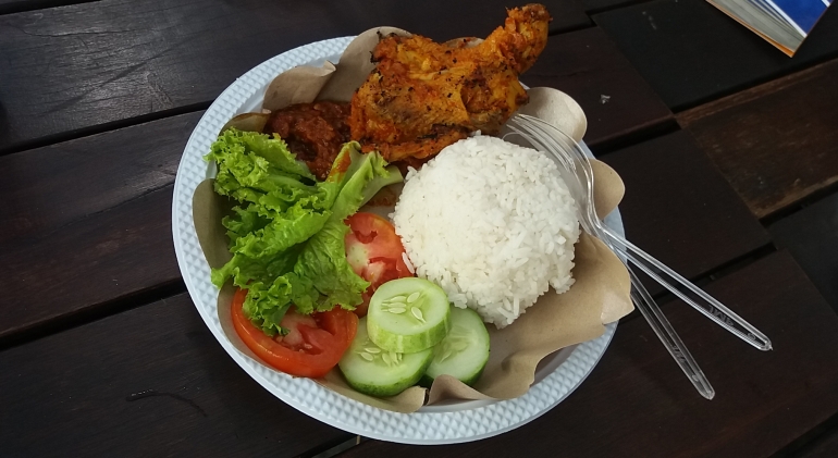 ayam bumbu rujak (dok.yayat)