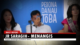 Cuplikan tayangan dari sebuah stasiun televisi yang memperlihatkan JR Saragih menyeka air mata dalam acara konfrensi pers. (foto:ist)