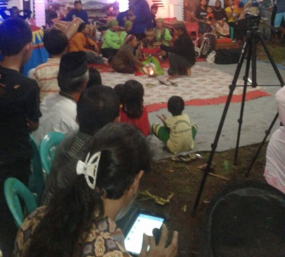 Kurungan yang digunakan untuk mengurung calon penari sintren tidak dibuat oleh sembarang orang. (Foto: Trie yas/aka/lanang)